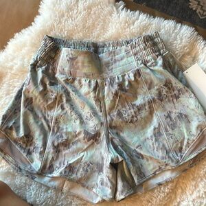 Lululemon Hotty Hot HR Short 4”, Multicolor, Size 6, NWT